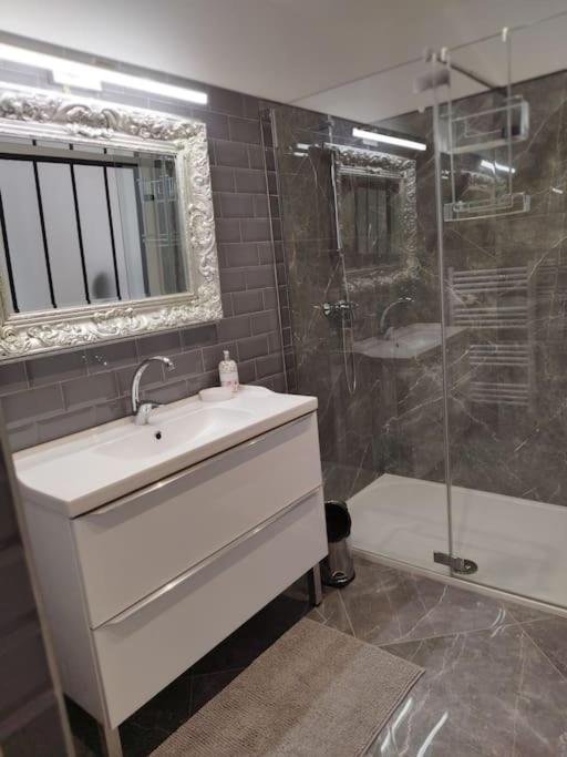 Appartement Proche Aeroport & Indret Бугуне Екстериор снимка