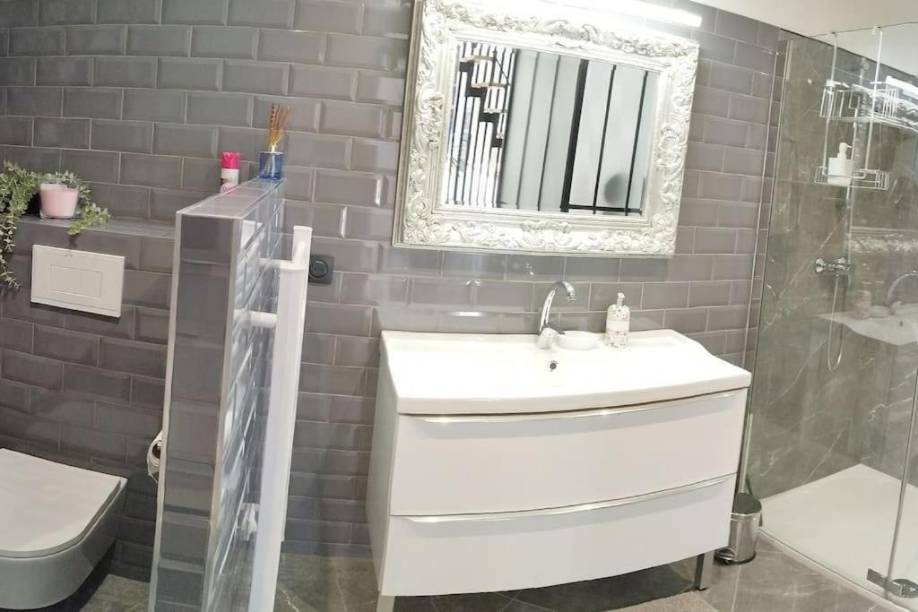 Appartement Proche Aeroport & Indret Бугуне Екстериор снимка